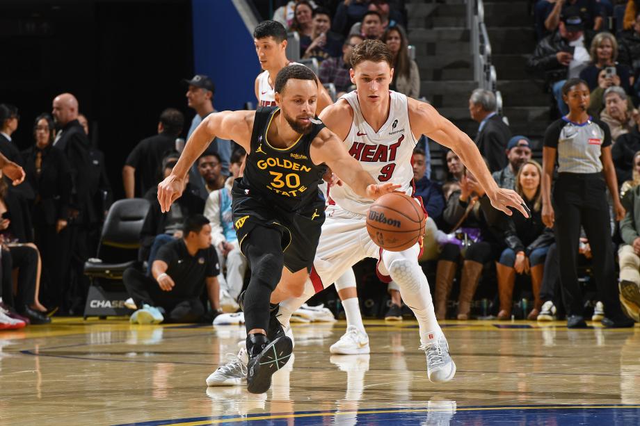 [图]库里19+11巴特勒17分 勇士击败热火4连胜