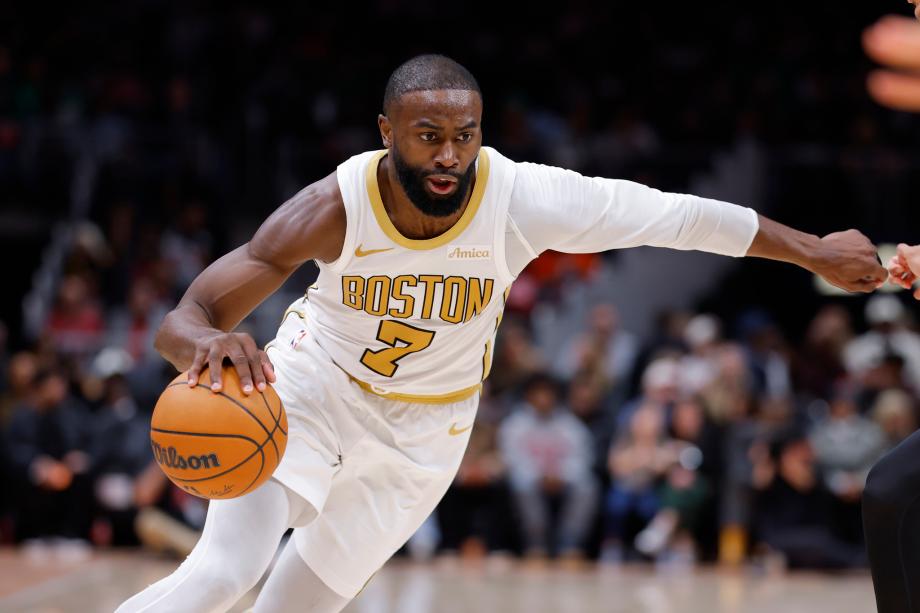 [图]布朗41+6 凯尔特人次节52分创队史记录大胜老鹰