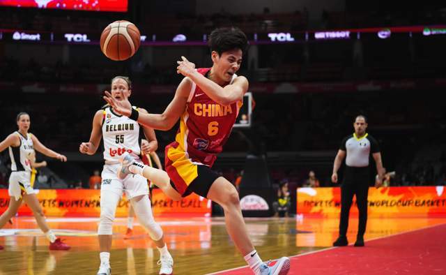 中国女篮惨败暴露致命短板！后卫太差+拒投3分，宫鲁鸣该认清现实