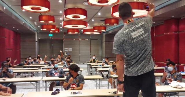 游戏版本-自信十足？菲律宾卡雅赛前搞Party：不关心海港上谁