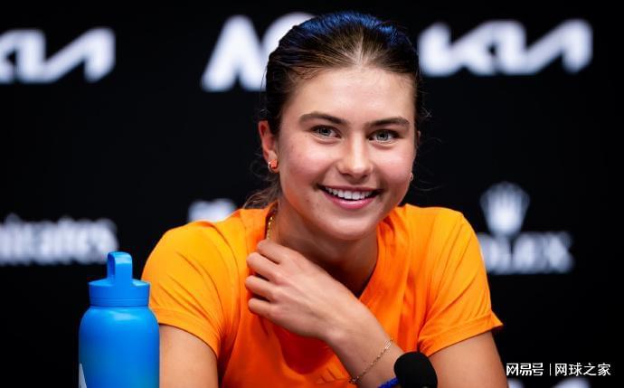 九游官网入口-新星不断！美国小将不失一盘进八强