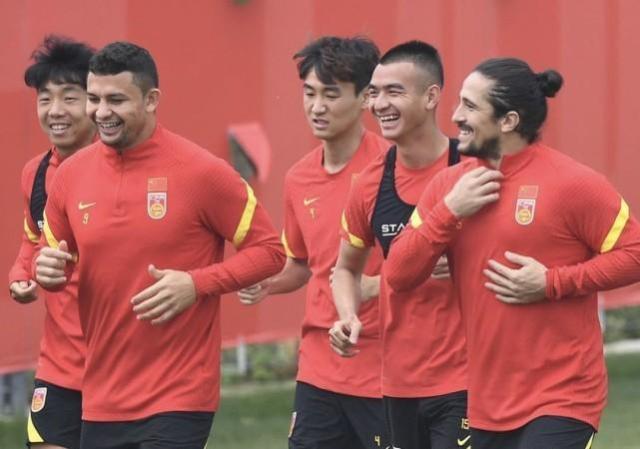 游戏版本-国足人员框架已趋于稳定 中卫组合成首要解决问题